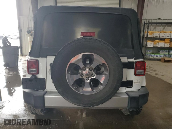 2017 Jeep Wrangler Unlimited Sahara z VIN 1C4BJWEG4HL701813, wystawiony jako Copart lot #60147255 z przebiegiem 49 924 mil mil oraz Szkoda całkowita • Salvage title. Historia ofert i sprzedaży dostępna na DreamBid. Obrazek 6.