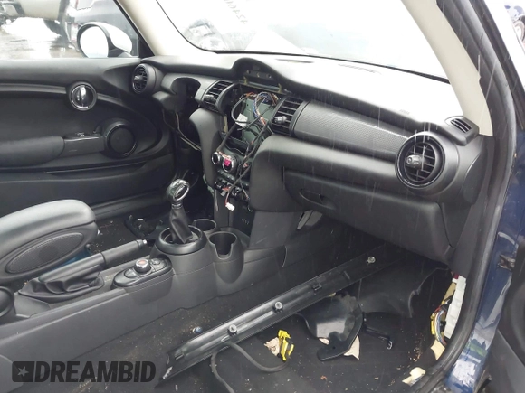 2018 MINI Hardtop Cooper with VIN WMWXP5C50J2G64237, listed as a IAAI auction lot 42460160 with Not provided miles and . Bid and sale history available at DreamBid. Image 5.