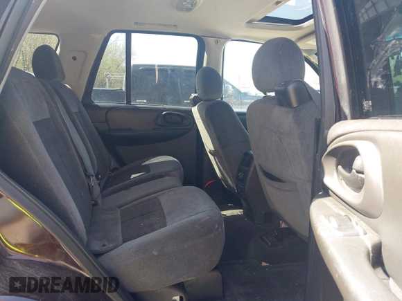 2009 Chevrolet TrailBlazer LT w/2LT with VIN 1GNDT33S092101667, listed as a IAAI auction lot 42124720 with 114,705 mi miles. Bid and sale history available at carsss.com. Image 8.