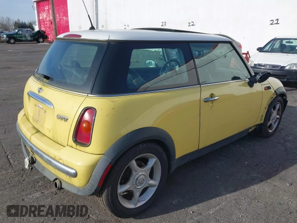 2003 MINI Hardtop z VIN WMWRC33463TE18371, wystawiony jako IAAI lot #41388681 z przebiegiem 155 077 mil mil oraz . Historia ofert i sprzedaży dostępna na DreamBid. Obrazek 4.
