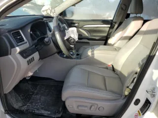 2019 Toyota Highlander SE with VIN 5TDJZRFH4KS587170, listed as a Copart auction lot 44037905 with 0 mi miles and Non Repairable. Bid and sale history available at carsss.com. Image 7.