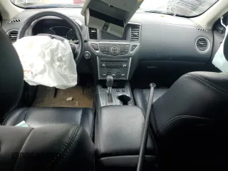 2019 Nissan Pathfinder SV z VIN 5N1DR2MM8KC636436, wystawiony jako Copart lot #59917995 z przebiegiem Nie podano mil oraz Szkoda całkowita • Salvage title. Historia ofert i sprzedaży dostępna na DreamBid. Obrazek 8.