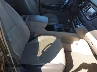 2017 Kia Sedona LX with VIN KNDMB5C14H6329340, listed as a IAAI auction lot 41803814 with 106,672 mi miles. Bid and sale history available at carsss.com. Image 5.