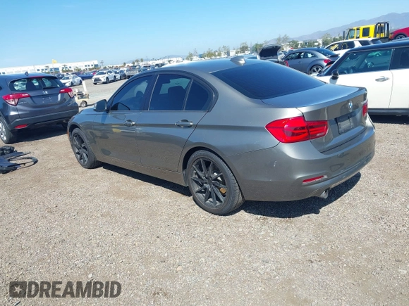 2018 BMW 3 Series 320i z VIN WBA8E1G52JNU89675, wystawiony jako IAAI lot #41831820 z przebiegiem 110 156 mil mil oraz . Historia ofert i sprzedaży dostępna na DreamBid. Obrazek 3.