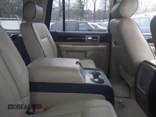 2006 Lincoln Navigator Luxury with VIN 5LMFU27536LJ19821, listed as a IAAI auction lot 41391977 with Not Provided miles. Bid and sale history available at carsss.com. Image 8.
