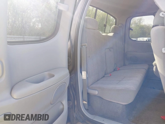 2000 Toyota Tundra SR5 with VIN 5TBBT4411YS094319, listed as a IAAI auction lot 42178871 with 210,339 mi miles and . Bid and sale history available at DreamBid. Image 8.