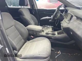 2019 Kia Sorento SX V6 with VIN 5XYPKDA58KG548822, listed as a IAAI auction lot 41606599 with 66,760 mi miles. Bid and sale history available at carsss.com. Image 5.