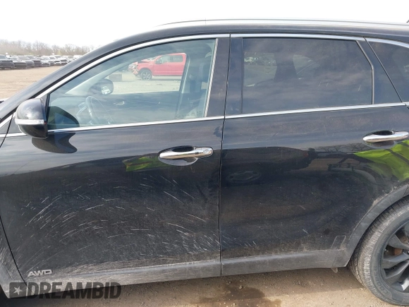 2020 Kia Sorento EX z VIN 5XYPHDA58LG708648, wystawiony jako IAAI lot #42022837 z przebiegiem 80 127 mil mil oraz . Historia ofert i sprzedaży dostępna na DreamBid. Obrazek 14.