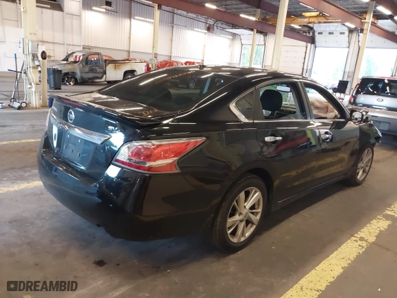2015 Nissan Altima 2.5 SV with VIN 1N4AL3AP3FC567115, listed as a IAAI auction lot 40620700 with 178,073 mi miles. Bid and sale history available at carsss.com. Image 4.