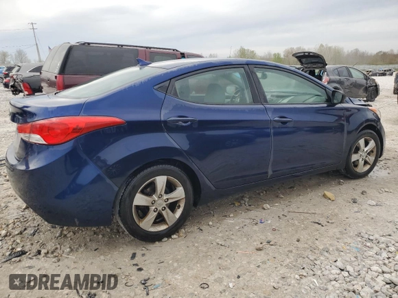2013 Hyundai Elantra GLS z VIN KMHDH4AE8DU487602, wystawiony jako Copart lot #55031365 z przebiegiem 133 822 mil mil oraz Czysty tytuł • Clean title. Historia ofert i sprzedaży dostępna na DreamBid. Obrazek 3.