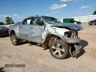 2019 Ram 1500 Laramie z VIN 1C6SRFJT1KN686363, wystawiony jako Copart lot #54934355 z przebiegiem Nie podano mil oraz Szkoda całkowita • Salvage title. Historia ofert i sprzedaży dostępna na DreamBid. Obrazek 4.