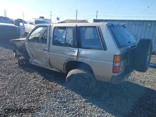 1992 Nissan Pathfinder LE with VIN JN8HD17Y4NW014548, listed as a IAAI auction lot 41461969 with 245,282 mi miles. Bid and sale history available at carsss.com. Image 3.
