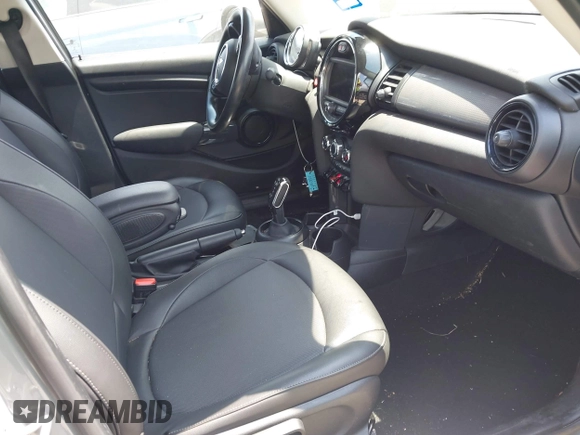 2021 MINI Hardtop 4 Door Oxford Edition with VIN WMWXU7C09M2P17351, listed as a IAAI auction lot 42330197 with 51,628 mi miles and . Bid and sale history available at DreamBid. Image 5.