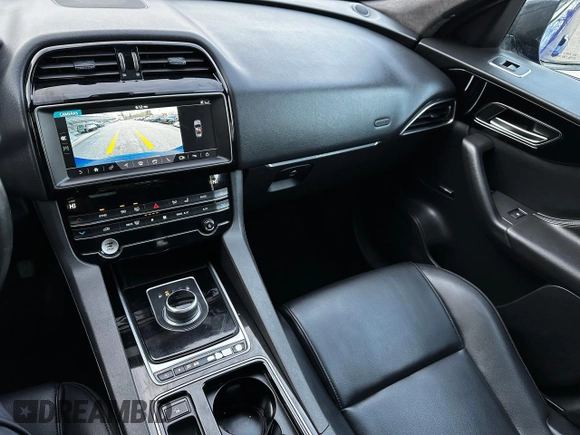 2020 Jaguar F-Pace 25t Premium z VIN SADCJ2FX7LA633057, wystawiony jako Copart lot #50072485 z przebiegiem 145 537 mil mil oraz Tytuł czysty. Historia ofert i sprzedaży dostępna na DreamBid. Obrazek 9.