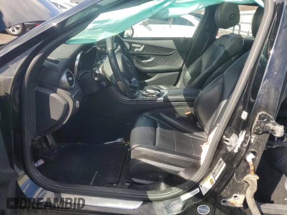 2016 Mercedes-Benz C 300 Luxury z VIN 55SWF4KB1GU171929, wystawiony jako Copart lot #50292985 z przebiegiem Nie podano mil oraz Szkoda całkowita • Salvage title. Historia ofert i sprzedaży dostępna na DreamBid. Obrazek 7.