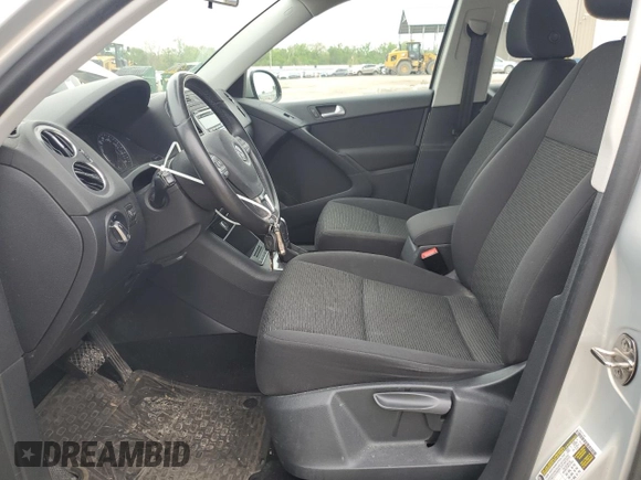 2014 Volkswagen Tiguan S z VIN WVGBV3AX8EW594957, wystawiony jako Copart lot #54565655 z przebiegiem 81 569 mil mil oraz Szkoda całkowita • Salvage title. Historia ofert i sprzedaży dostępna na DreamBid. Obrazek 7.