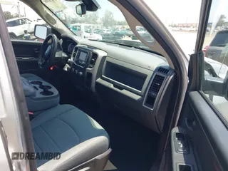 2015 Ram 1500 Express z VIN 1C6RR6KGXFS605044, wystawiony jako IAAI lot #42476988 z przebiegiem 100 498 mil mil oraz . Historia ofert i sprzedaży dostępna na DreamBid. Obrazek 5.