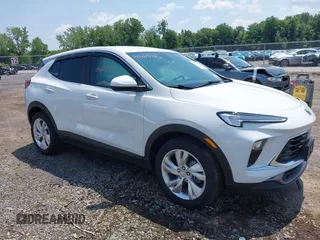 2024 Buick Encore GX Preferred z VIN KL4AMCSL9RB097714, wystawiony jako IAAI lot #42624730 z przebiegiem 17 206 mil mil oraz . Historia ofert i sprzedaży dostępna na DreamBid. Obrazek 1.