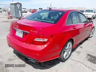 2013 Mercedes-Benz C 300 Sport с VIN WDDGF8AB8DR284402, выставлен на аукционе IAAI как лот 42291028 с пробегом Не указан миль и . История ставок и продаж доступна на DreamBid. Изображение 4.