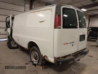 2002 Chevrolet Express Cargo with VIN 1GCHG35R421191281, listed as a IAAI auction lot 42207627 with 212,417 mi miles and . Bid and sale history available at DreamBid. Image 3.