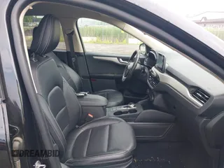 2020 Ford Escape SEL z VIN 1FMCU9H6XLUA29433, wystawiony jako IAAI lot #42446183 z przebiegiem 52 089 mil mil oraz . Historia ofert i sprzedaży dostępna na DreamBid. Obrazek 5.