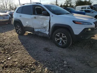 2018 Jeep Cherokee Trailhawk with VIN 1C4PJMBB0JD512787, listed as a Copart auction lot 48319185 with 0 mi miles and Salvage Title. Bid and sale history available at carsss.com. Image 4.