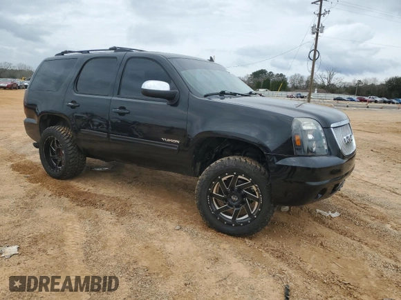 2010 GMC Yukon SLT with VIN 1GKMCCE35AR213217, listed as a Copart auction lot 46132185 with 275,571 mi miles and Salvage Title. Bid and sale history available at carsss.com. Image 4.