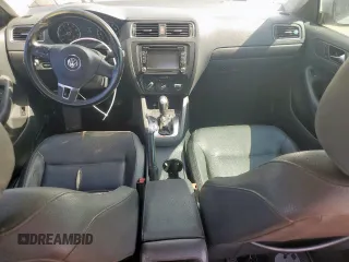 2012 Volkswagen Jetta SE z VIN 3VWDP7AJ0CM420885, wystawiony jako Copart lot #57722645 z przebiegiem 162 136 mil mil oraz Czysty tytuł • Clean title. Historia ofert i sprzedaży dostępna na DreamBid. Obrazek 8.