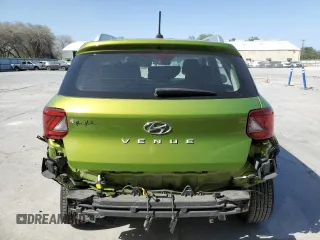 2024 Hyundai Venue SEL z VIN KMHRC8A3XRU311247, wystawiony jako Copart lot #49879755 z przebiegiem 4 537 mil mil oraz Szkoda całkowita • Salvage title. Historia ofert i sprzedaży dostępna na DreamBid. Obrazek 6.