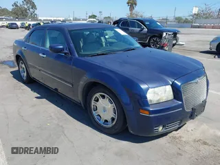 2005 Chrysler 300 Touring z VIN 2C3AA53G55H547778, wystawiony jako IAAI lot #42328658 z przebiegiem 140 777 mil mil oraz . Historia ofert i sprzedaży dostępna na DreamBid. Obrazek 1.