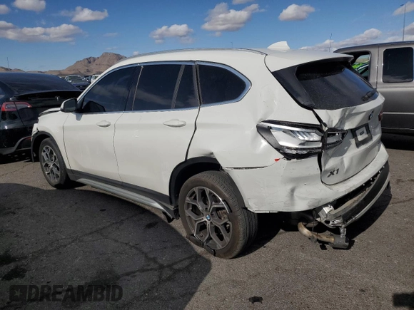 2021 BMW X1 sDrive28i z VIN WBXJG7C01M5T72642, wystawiony jako Copart lot #49304325 z przebiegiem 39 124 mil mil oraz Szkoda całkowita • Salvage title. Historia ofert i sprzedaży dostępna na DreamBid. Obrazek 2.