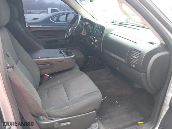 2012 Chevrolet Silverado 1500 LT with VIN 1GCRKSE76CZ133798, listed as a IAAI auction lot 41483292 with 157,877 mi miles. Bid and sale history available at carsss.com. Image 5.