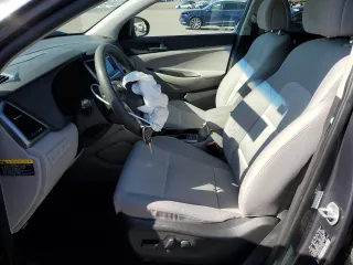 2017 Hyundai Tucson SE z VIN KM8J33A44HU376246, wystawiony jako Copart lot #52453345 z przebiegiem 97 306 mil mil oraz Szkody całkowita. Historia ofert i sprzedaży dostępna na DreamBid. Obrazek 7.