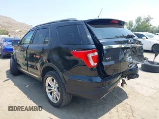2019 Ford Explorer XLT z VIN 1FM5K7D85KGA73010, wystawiony jako IAAI lot #42397982 z przebiegiem 80 885 mil mil oraz . Historia ofert i sprzedaży dostępna na DreamBid. Obrazek 3.