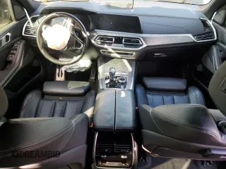 2020 BMW X5 xDrive40i z VIN 5UXCR6C08L9C63999, wystawiony jako Copart lot #51175795 z przebiegiem Nie podano mil oraz Szkoda całkowita • Salvage title. Historia ofert i sprzedaży dostępna na DreamBid. Obrazek 8.