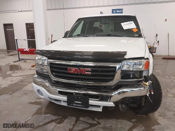 2004 GMC Sierra 2500HD SLT with VIN 1GTHK29U74E317331, listed as a IAAI auction lot 41440880 with 254,345 mi miles. Bid and sale history available at carsss.com. Image 12.