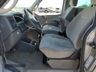 2000 Volkswagen EuroVan с VIN WV2MH4701YH133906, выставлен на аукционе Copart как лот 72370794 с пробегом Не указан миль и Чистый • Clean title. История ставок и продаж доступна на DreamBid. Изображение 7.