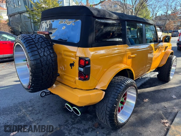 2022 Ford Bronco with VIN 1FMDE5DH4NLA79044, listed as a Copart auction lot 87172704 with 21,281 mi miles and Clean Title. Bid and sale history available at DreamBid. Image 4.