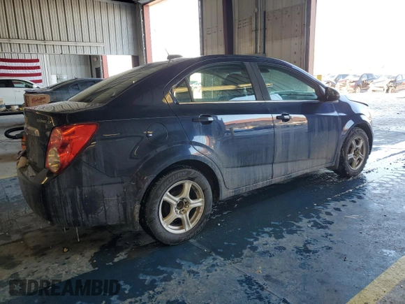 2015 Chevrolet Sonic LT z VIN 1G1JC5SH0F4191697, wystawiony jako Copart lot #88711955 z przebiegiem 126 569 mil mil oraz Szkoda całkowita • Salvage title. Historia ofert i sprzedaży dostępna na DreamBid. Obrazek 3.