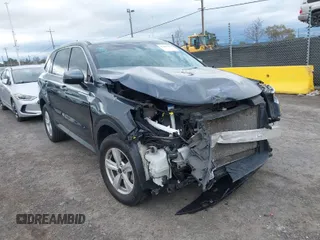 2022 Kia Sorento LX z VIN 5XYRGDLC1NG096920, wystawiony jako IAAI lot #41499657 z przebiegiem 53 116 mil mil oraz . Historia ofert i sprzedaży dostępna na DreamBid. Obrazek 1.