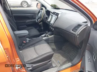 2020 Mitsubishi Outlander ES z VIN JA4AP3AU6LU011367, wystawiony jako IAAI lot #42492493 z przebiegiem 102 745 mil mil oraz . Historia ofert i sprzedaży dostępna na DreamBid. Obrazek 5.