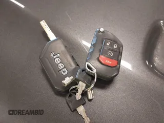 2018 Jeep Wrangler Unlimited Sport S с VIN 1C4HJXDG7JW280918, выставлен на аукционе IAAI как лот 41998831 с пробегом 66 539 миль миль и . История ставок и продаж доступна на DreamBid. Изображение 11.