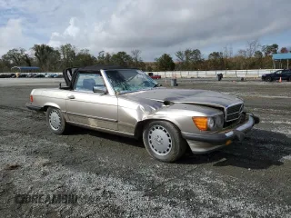 1986 Mercedes-Benz 560 SL with VIN WDBBA48D1GA040918, listed as a Copart auction lot 79708704 with 121,310 mi miles and Salvage Title. Bid and sale history available at DreamBid. Image 4.