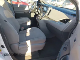 2017 Toyota Sienna L with VIN 5TDZZ3DC3HS828040, listed as a IAAI auction lot 41824384 with 76,159 mi miles. Bid and sale history available at carsss.com. Image 5.