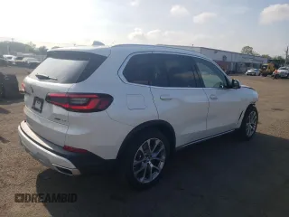 2022 BMW X5 xDrive40i z VIN 5UXCR6C02N9M50266, wystawiony jako Copart lot #56545385 z przebiegiem 13 697 mil mil oraz Szkoda całkowita • Salvage title. Historia ofert i sprzedaży dostępna na DreamBid. Obrazek 3.