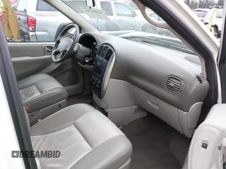 2005 Chrysler Town & Country Touring with VIN 2C4GP54L25R395372, listed as a IAAI auction lot 41805284 with 143,431 mi miles. Bid and sale history available at carsss.com. Image 5.