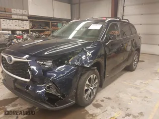2023 Toyota Highlander Hybrid XLE with VIN 5TDKBRCH6PS118571, listed as a IAAI auction lot 41555440 with 31,712 mi miles. Bid and sale history available at carsss.com. Image 18.