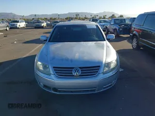 2004 Volkswagen Phaeton V8 z VIN WVWAF63D048009292, wystawiony jako IAAI lot #41204597 z przebiegiem 149 623 mil mil oraz . Historia ofert i sprzedaży dostępna na DreamBid. Obrazek 6.