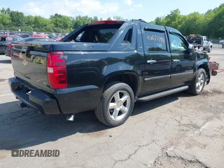 2012 Chevrolet Avalanche LTZ z VIN 3GNTKGE73CG110781, wystawiony jako IAAI lot #42557794 z przebiegiem 146 575 mil mil oraz . Historia ofert i sprzedaży dostępna na DreamBid. Obrazek 4.