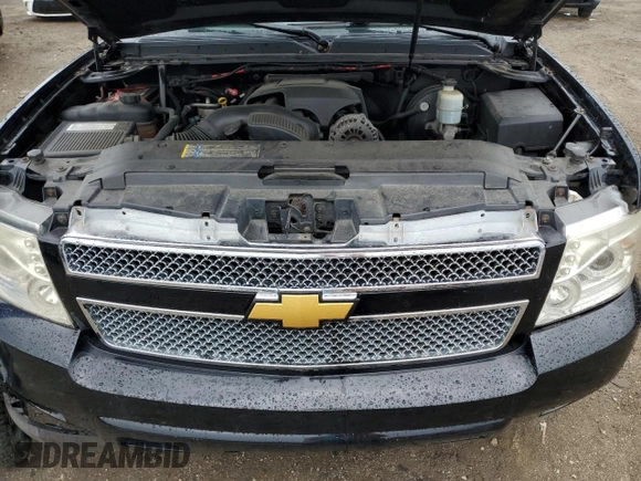 2008 Chevrolet Suburban LTZ with VIN 1GNFK16308J107400, listed as a Copart auction lot 61567295 with 272,454 mi miles and Salvage title. Bid and sale history available at DreamBid. Image 12.